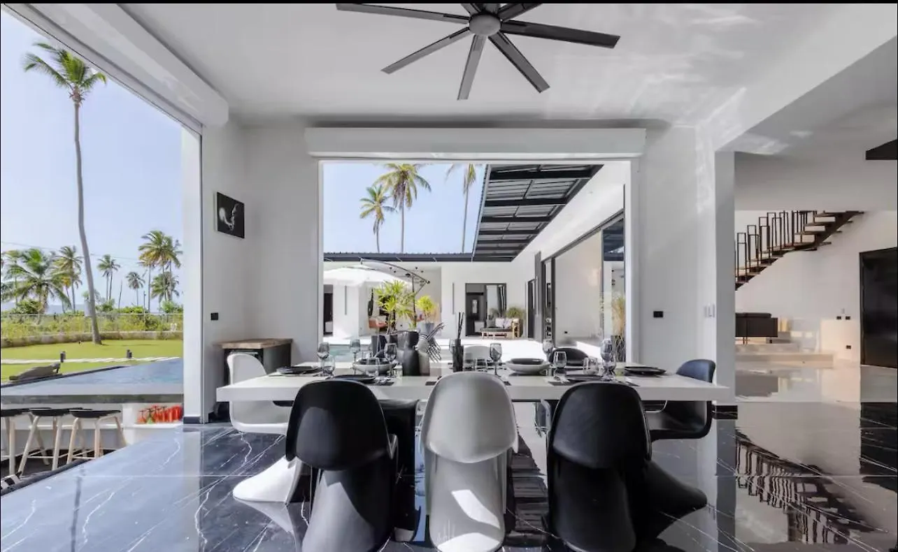 Casa Black And White Frente Al Mar Las Galeras 0*,