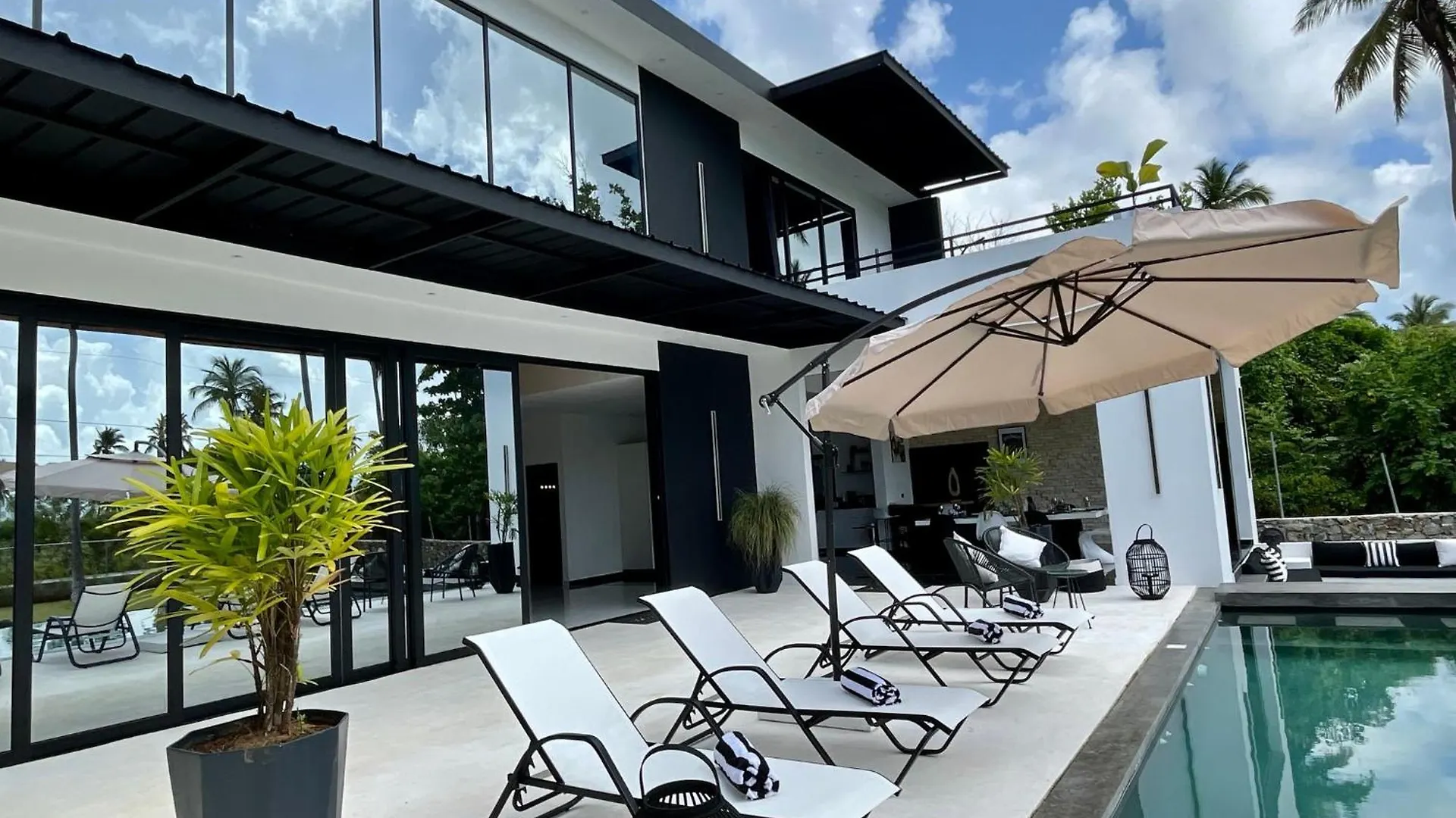 Casa Black And White Frente Al Mar 拉斯加勒拉斯 别墅