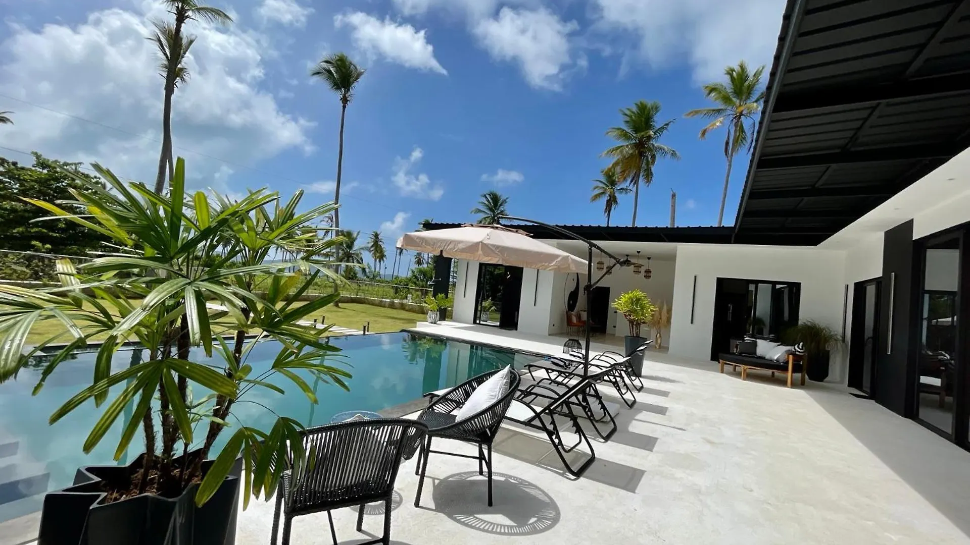 Casa Black And White Frente Al Mar 拉斯加勒拉斯 别墅