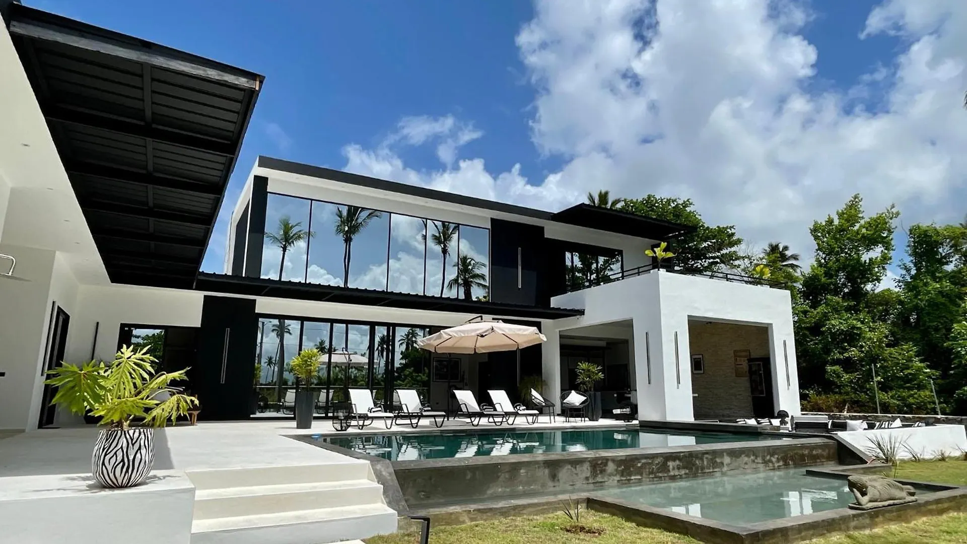 Casa Black And White Frente Al Mar 拉斯加勒拉斯