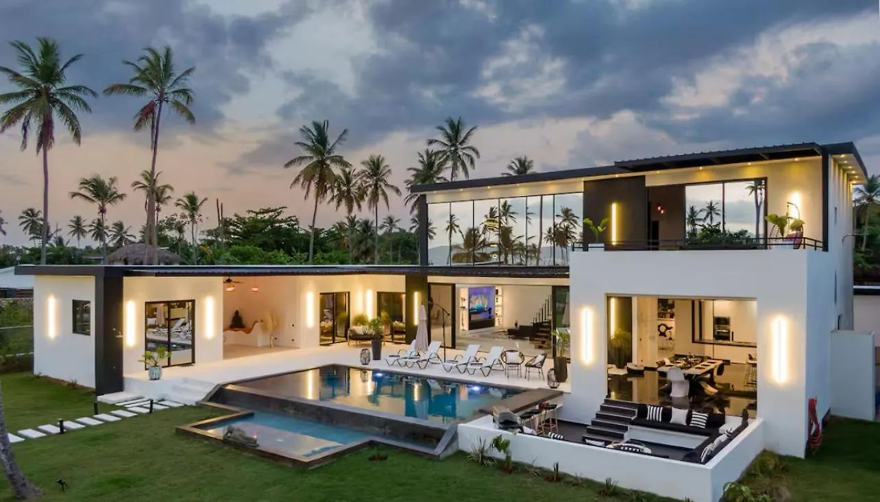 Casa Black And White Frente Al Mar 拉斯加勒拉斯