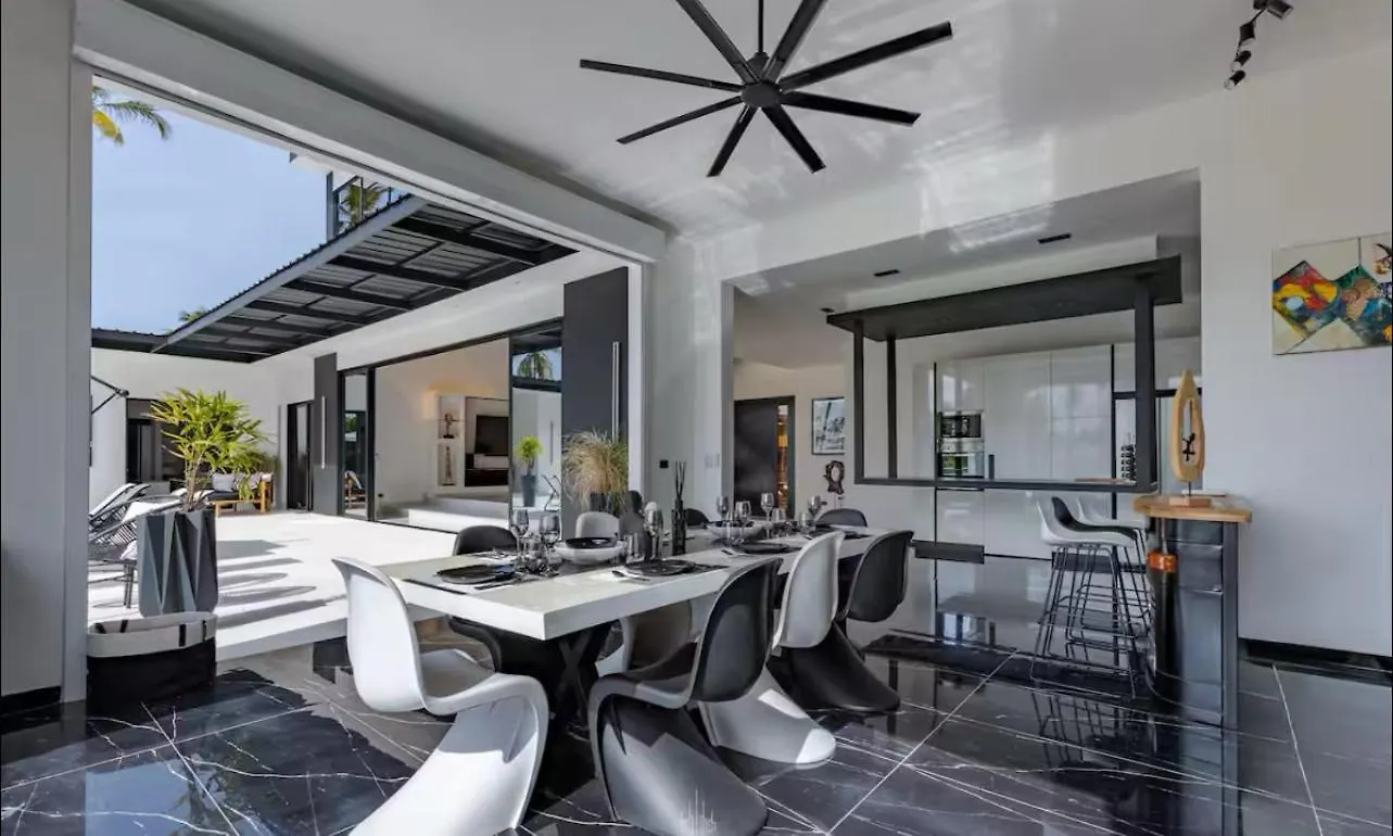 Casa Black And White Frente Al Mar 拉斯加勒拉斯