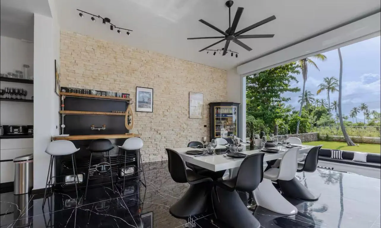 Casa Black And White Frente Al Mar 拉斯加勒拉斯 别墅